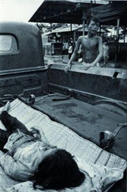 Philip Jones Griffiths, "Saigon under attack".