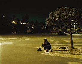 Nadav Kander, Benicio del Toro, Curb, Los Angeles, 2000