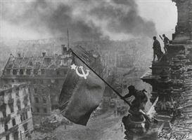 Yevgeny Khaldei, 2 variant prints: Raising the Soviet Flag Over the Reichstag, Berlin