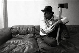 Robert Lebeck, JOSEPH BEUYS IN DUSSELDORF