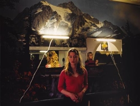 Hannah Starkey, UNTITLED (2001)
