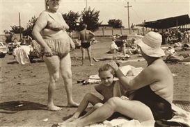 Boris Mikhailov, Untitled (women on beach)