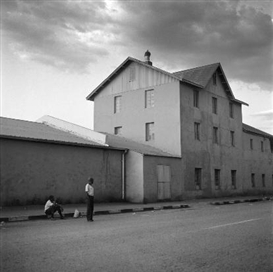 Roger Ballen, Bystanders, Zeerust