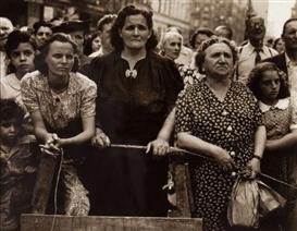 Walter Rosenblum, The Meeting, Pitt Street, NY
