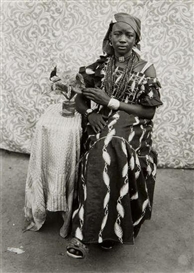 Seydou Keïta, Untitled (Yung woman with flowers)