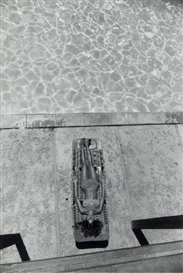 Garry Winogrand, UNTITLED (FROM THE SERIES: WOMEN ARE BEAUTIFUL)