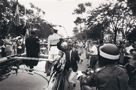 Robert Lebeck, HOW KING BAUDOUIN'S SWORD WAS STOLEN, LÉOPOLDVILLE