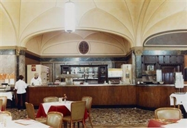 Candida Höfer, Wartesaal Köln