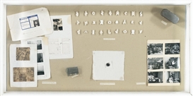 Christian Boltanski, VITRINE DE RÉFÉRENCE