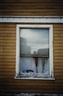 Roman Signer, Zwei Beine im Fenster