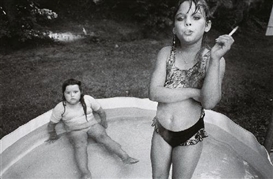 Mary Ellen Mark, AMANDA AND HER COUSIN AMY - VALDESE, NORTH CAROLINA