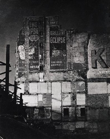 Brassaï, LE MUR DE L'ANCIEN "BAL BULLIER"