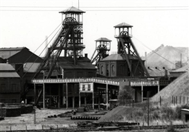Bernd & Hilla Becher, "Monceau Fontaine No. 18, Charleroi, Belgien 1975"