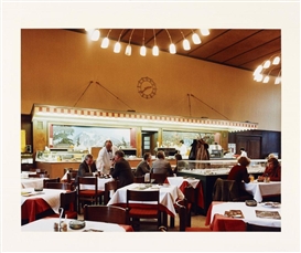 Candida Höfer, "Wartesaal Düsseldorf 1981"