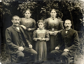 August Sander, Family in the Westerwald