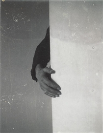 Robert Mapplethorpe, HAND ON WALL