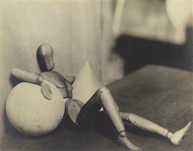 Man Ray, UNTITLED (MANNEQUIN FATIGUÉ)