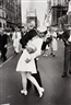 Alfred Eisenstaedt, V-J Day Kiss, Times Square, New York 1945