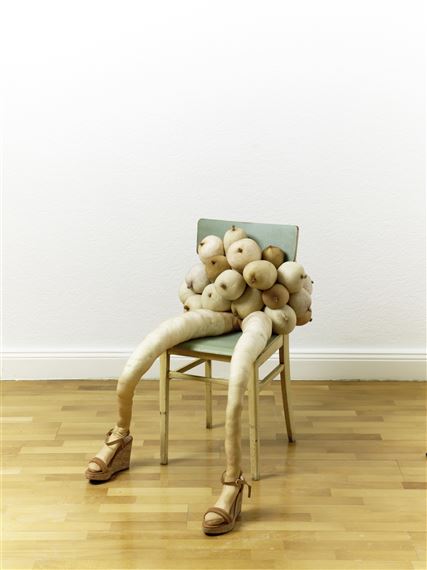 Sarah Lucas, Titti Doris, 2017. Courtesy of Sarah Lucas and Contemporary Fine Arts, Berlin - Charlottenburg. Image courtesy of the Fine Arts Museums of San Francisco. Photo: Jochen Littkemann.
