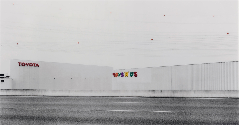Andreas Gursky Toys R Us 1999 Mutualart