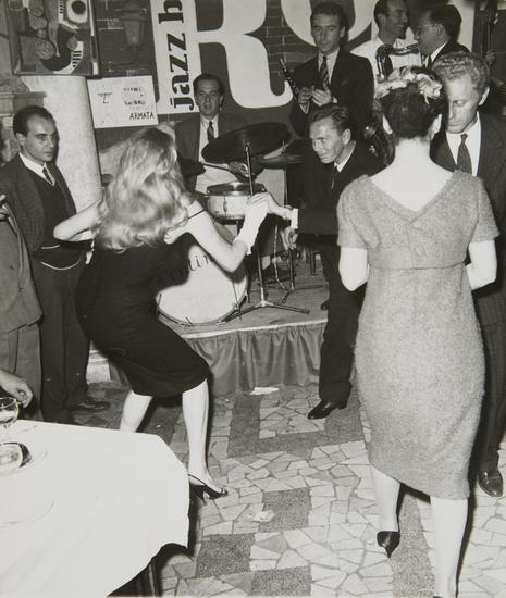 Secchiaroli Tazio 3 Works Anita Ekberg Rugantino 1958 Mutualart