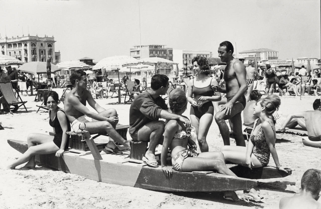 Erich Lessing | The happy life at an Italian beach (1960) | MutualArt