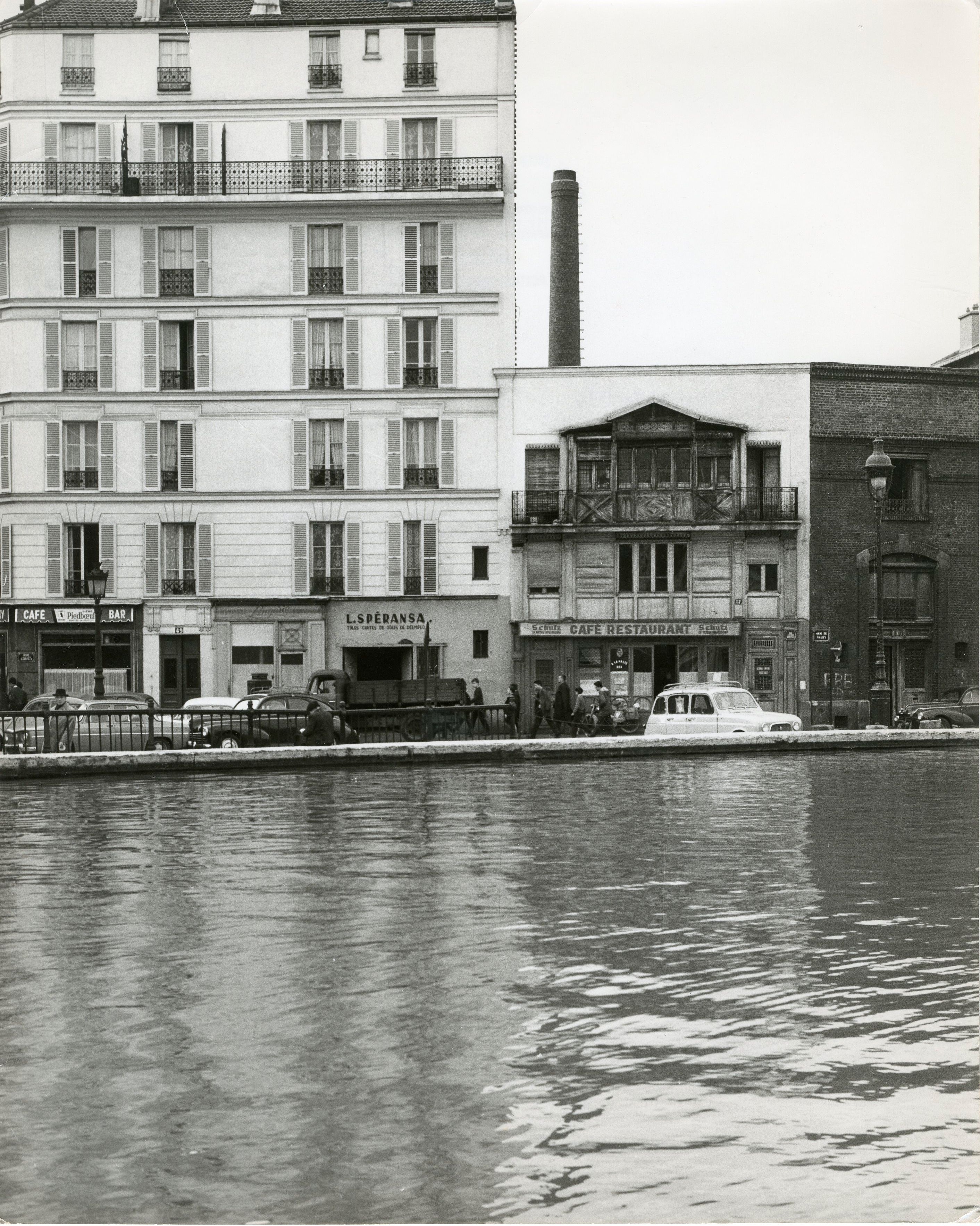 Robert Doisneau | Quai de Valmy, Canal Saint Martin, Paris 10e, c