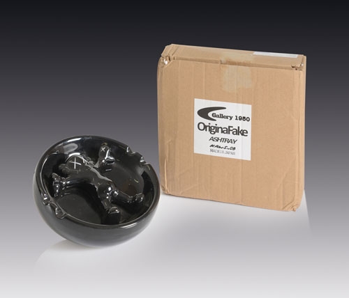 Kaws Gallery 1980 OriginalFake Ashtray KAWS - OriginalFake Ashtray