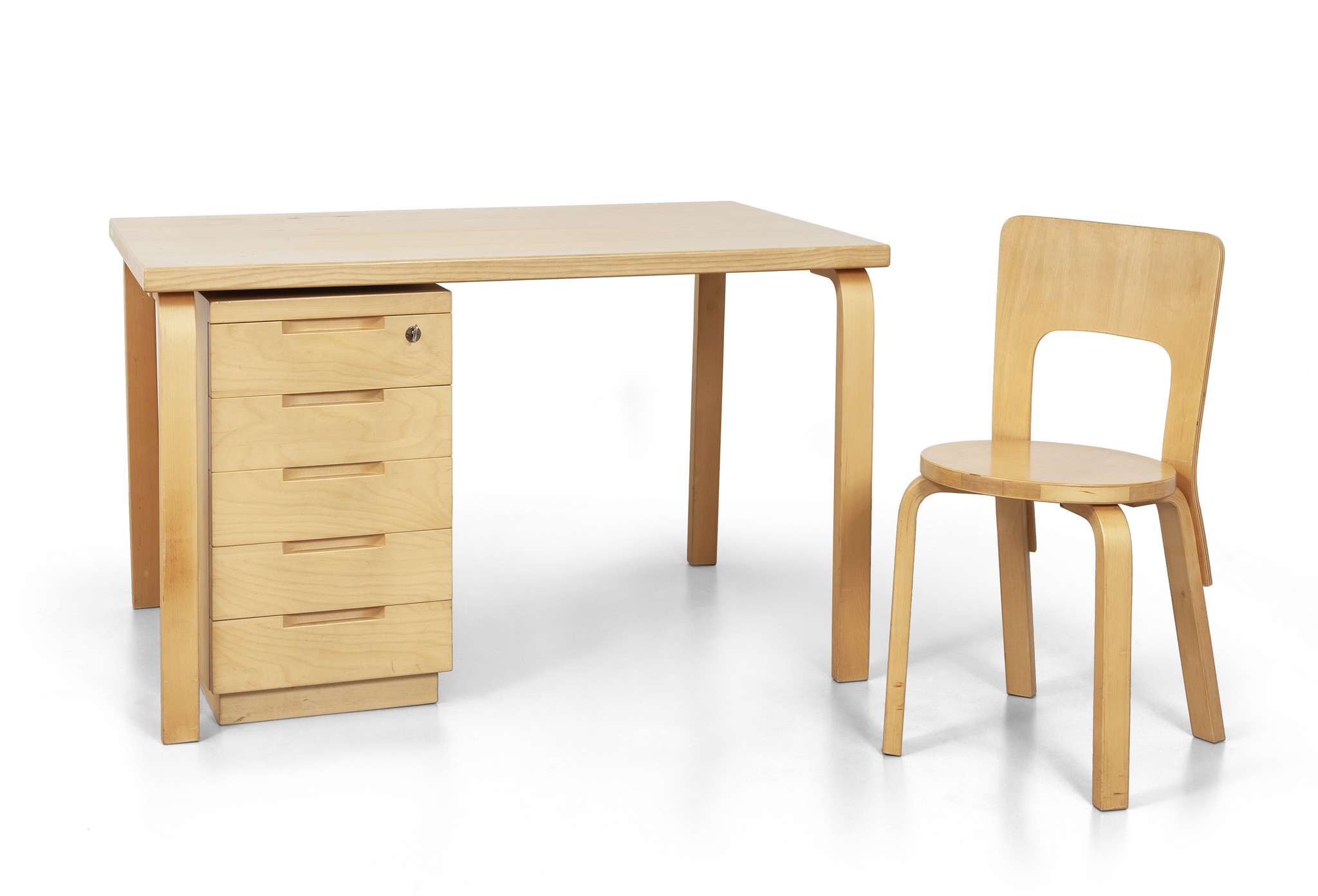 Alvar Aalto, Un tavolo modello 81B, una sedia modello 65 e una cassettiera  modello 297