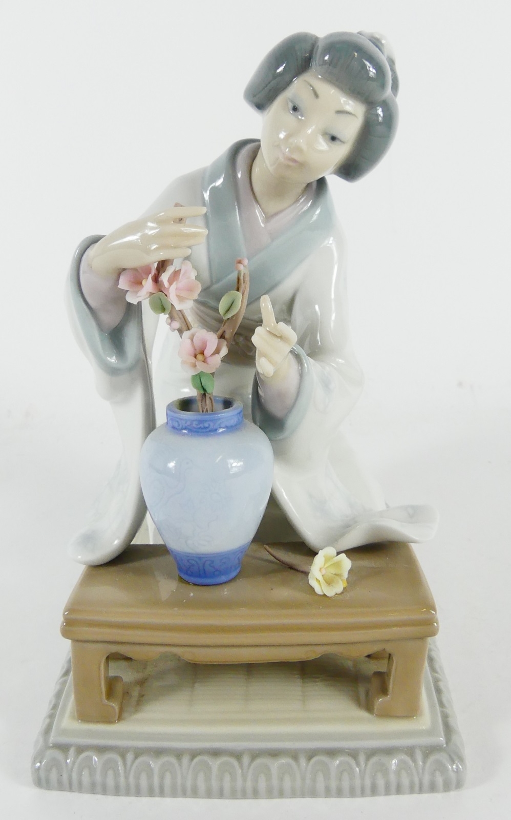 Retired Lladro Figurine #4840 Geisha Girl tending to plant