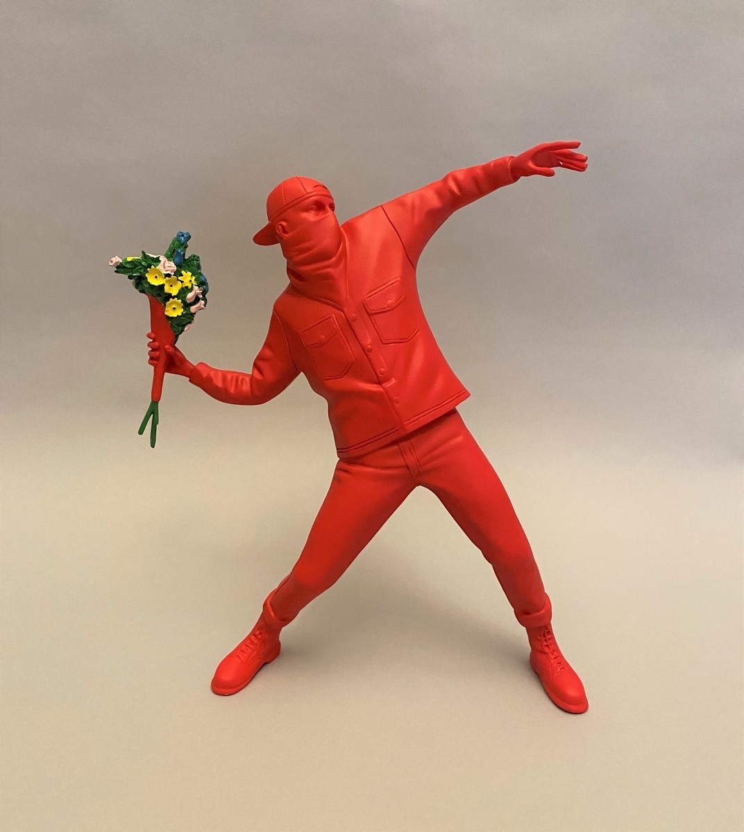 Banksy Flower bomber (red Ver) Amazon.co.jp: FLOWER BOMBER RED Ver