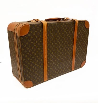 Sold at Auction: Louis Vuitton, Louis Vuitton Monogram Soft-Sided Suitcase  Luggage