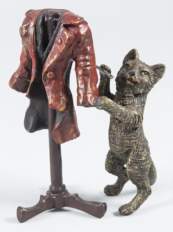 Franz Xaver Bergmann | Wiener Bronze 'Katze als Schneider' A Vienna bronze animal sculpture depicting a a tailor (20th Century) | MutualArt