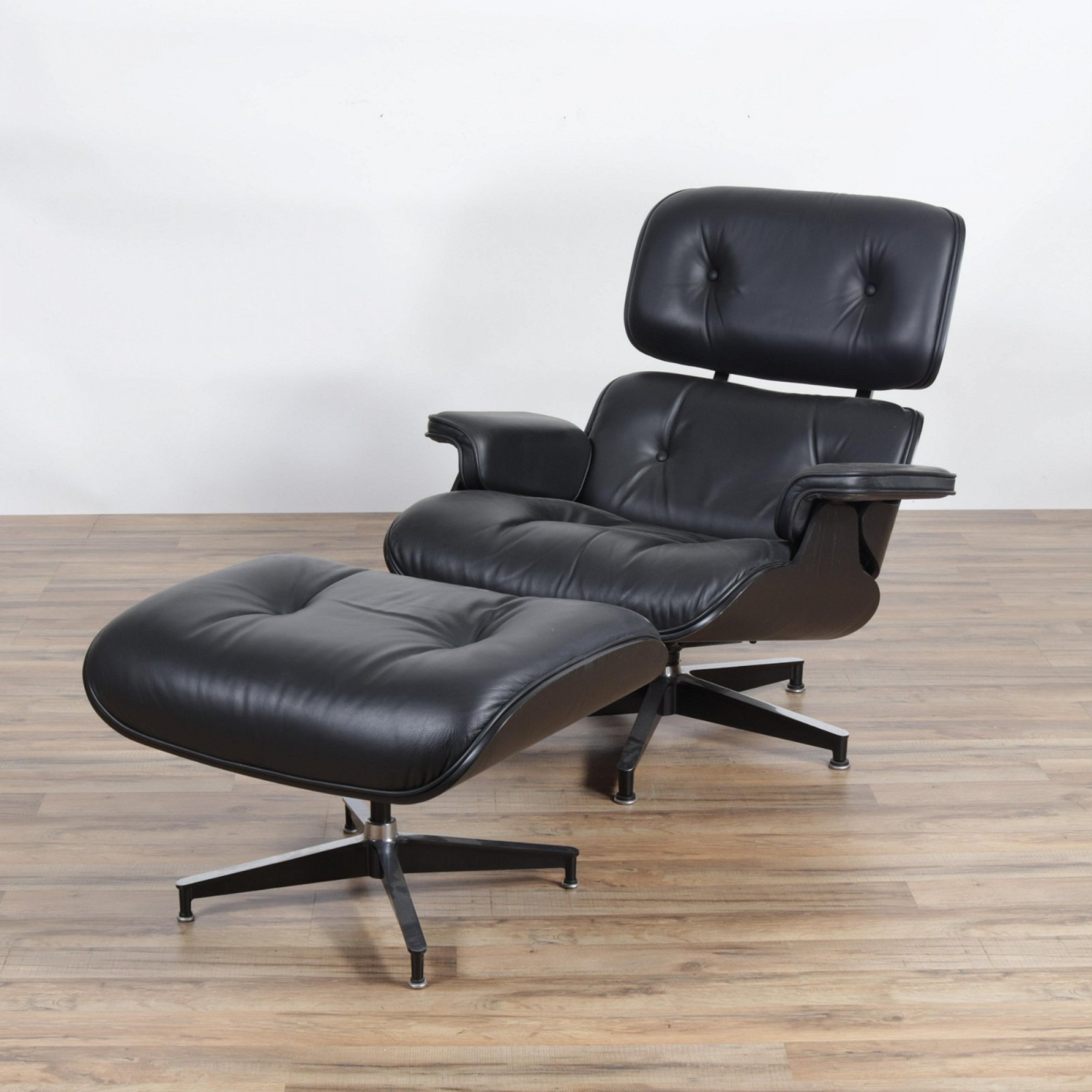 spijsvertering wit lens Herman Miller | Eames Lounge Chair & Ottoman | MutualArt