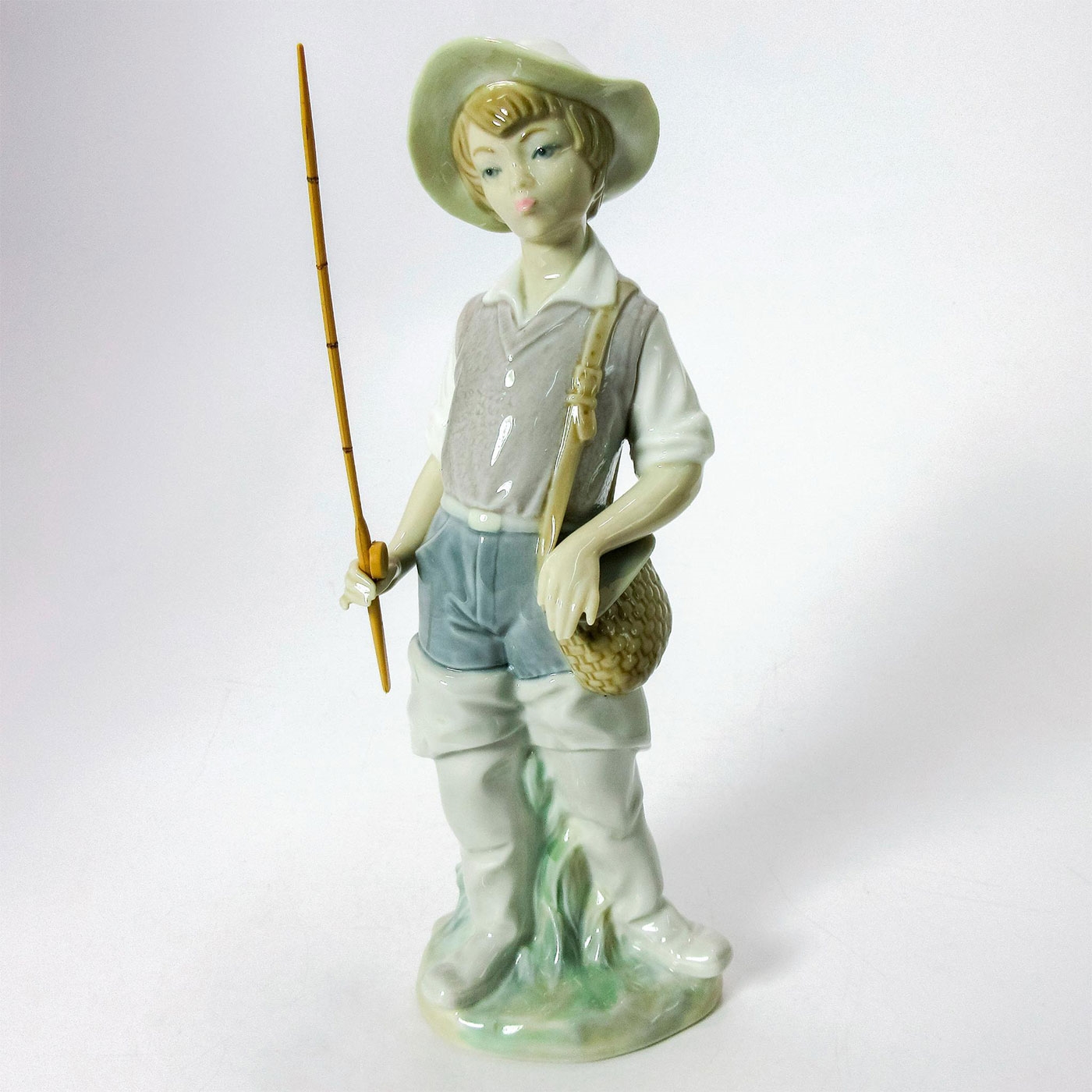 Salvador Furio  Going Fishing 1004809 - Lladro Porcelain Figurine