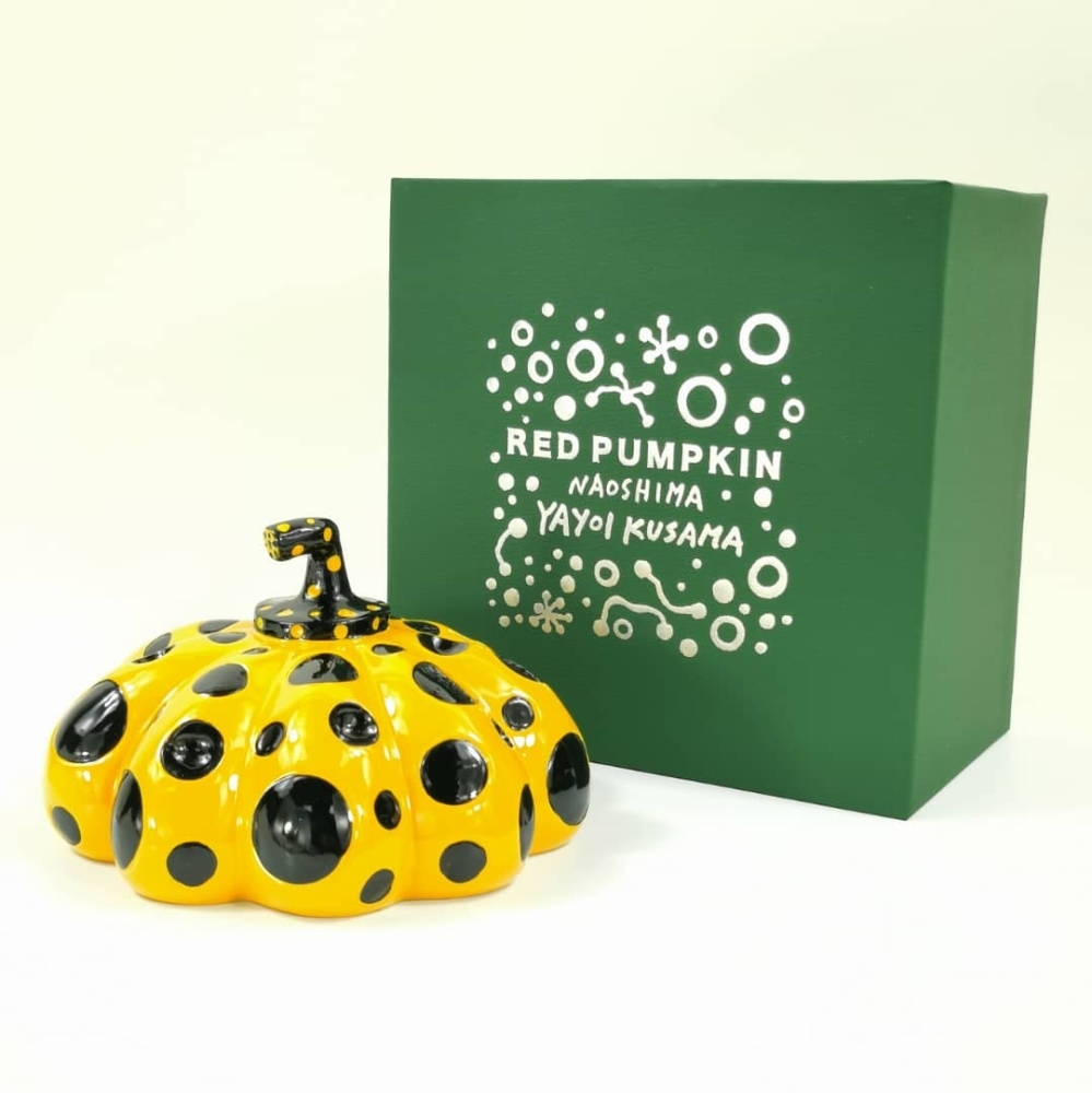 う*ん様 Yayoi Kusama Naoshima Pumpkin black Naoshima Photo Essay: Pumpkins, Museums & Musings On Freedom