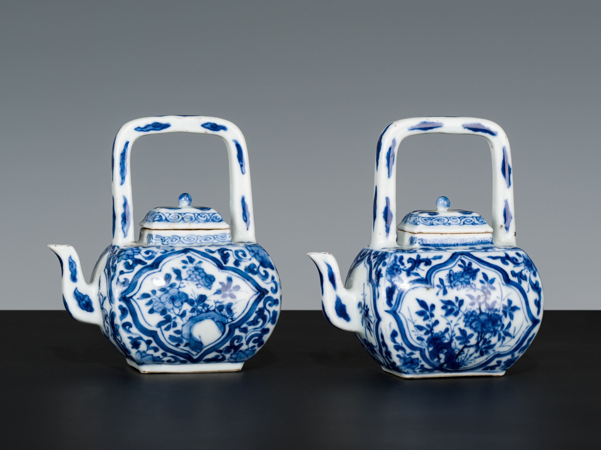 Kangxi Period | 康熙時期一對青花小茶壺| MutualArt
