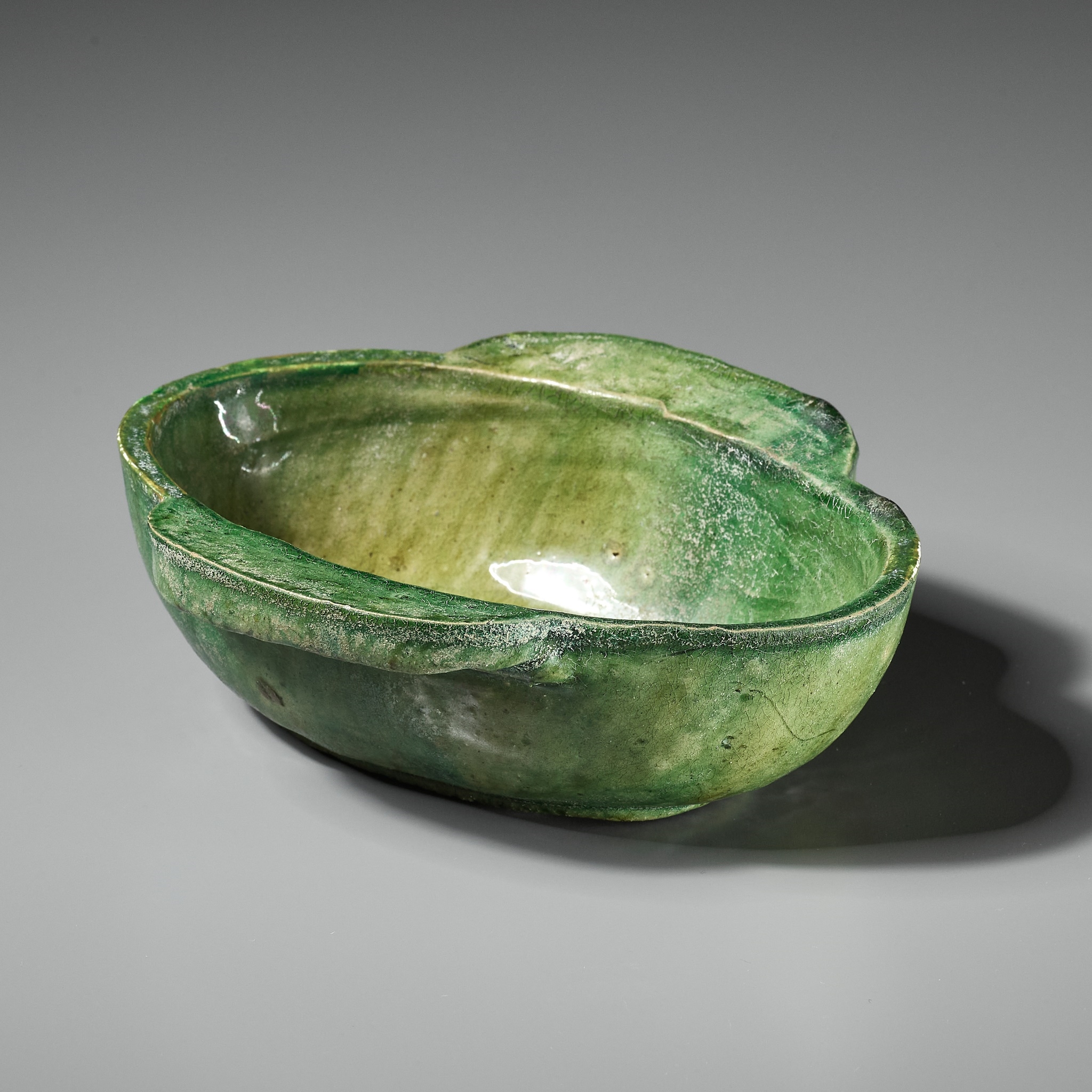Han Dynasty | 漢代綠釉陶耳杯| MutualArt