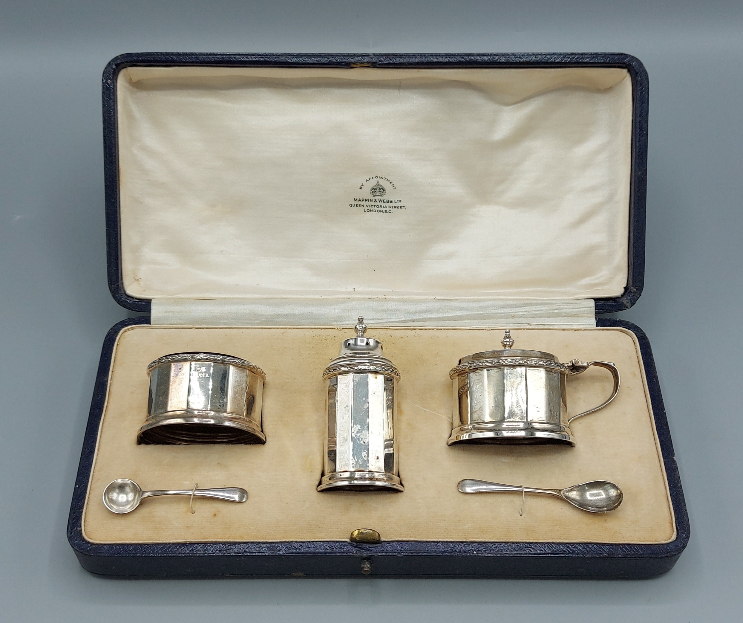Mappin & Webb | A Birmingham silver three piece cruet set by