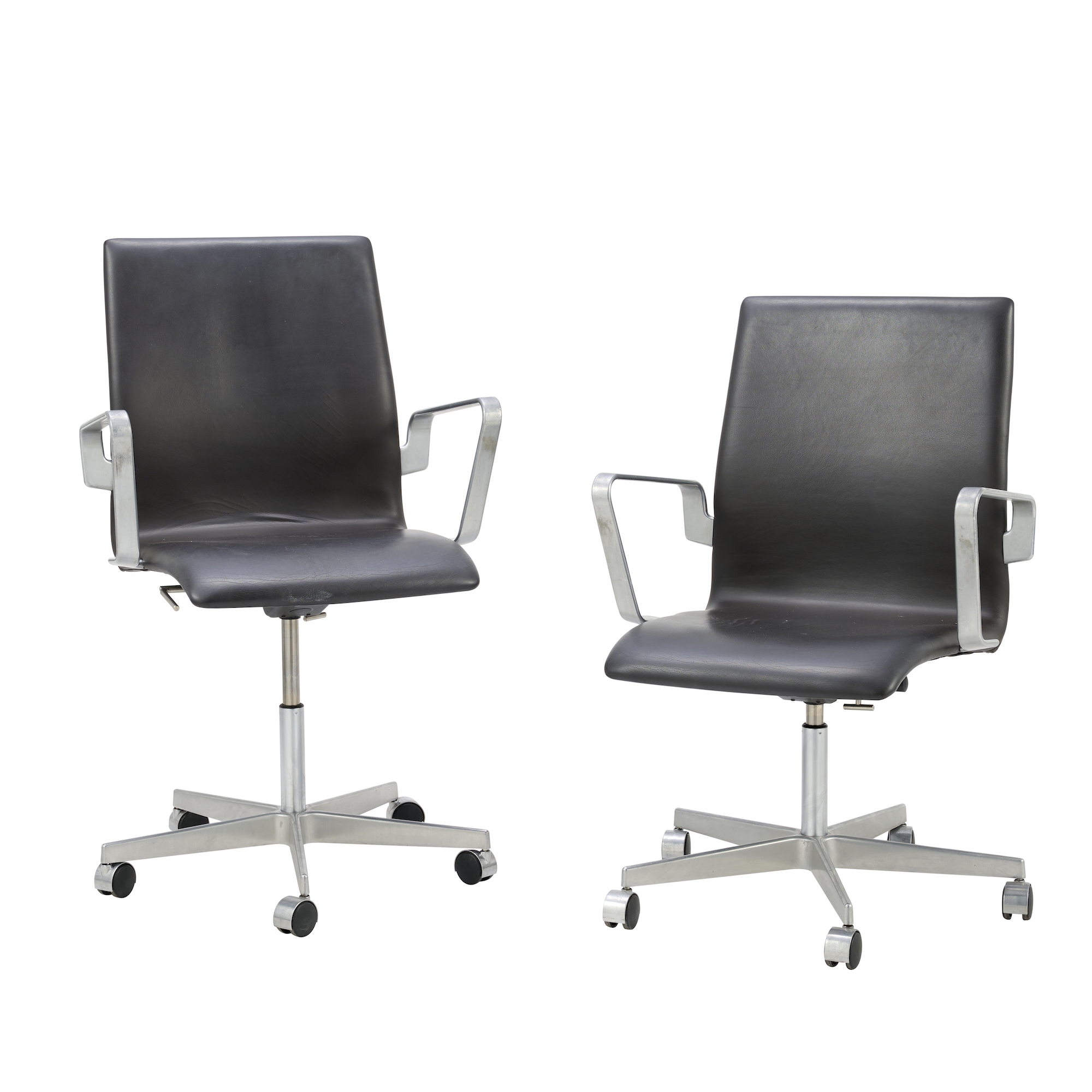 Arne Jacobsen | ARNE JACOBSEN PAIR OF 3291W OXFORD CHAIRS FOR