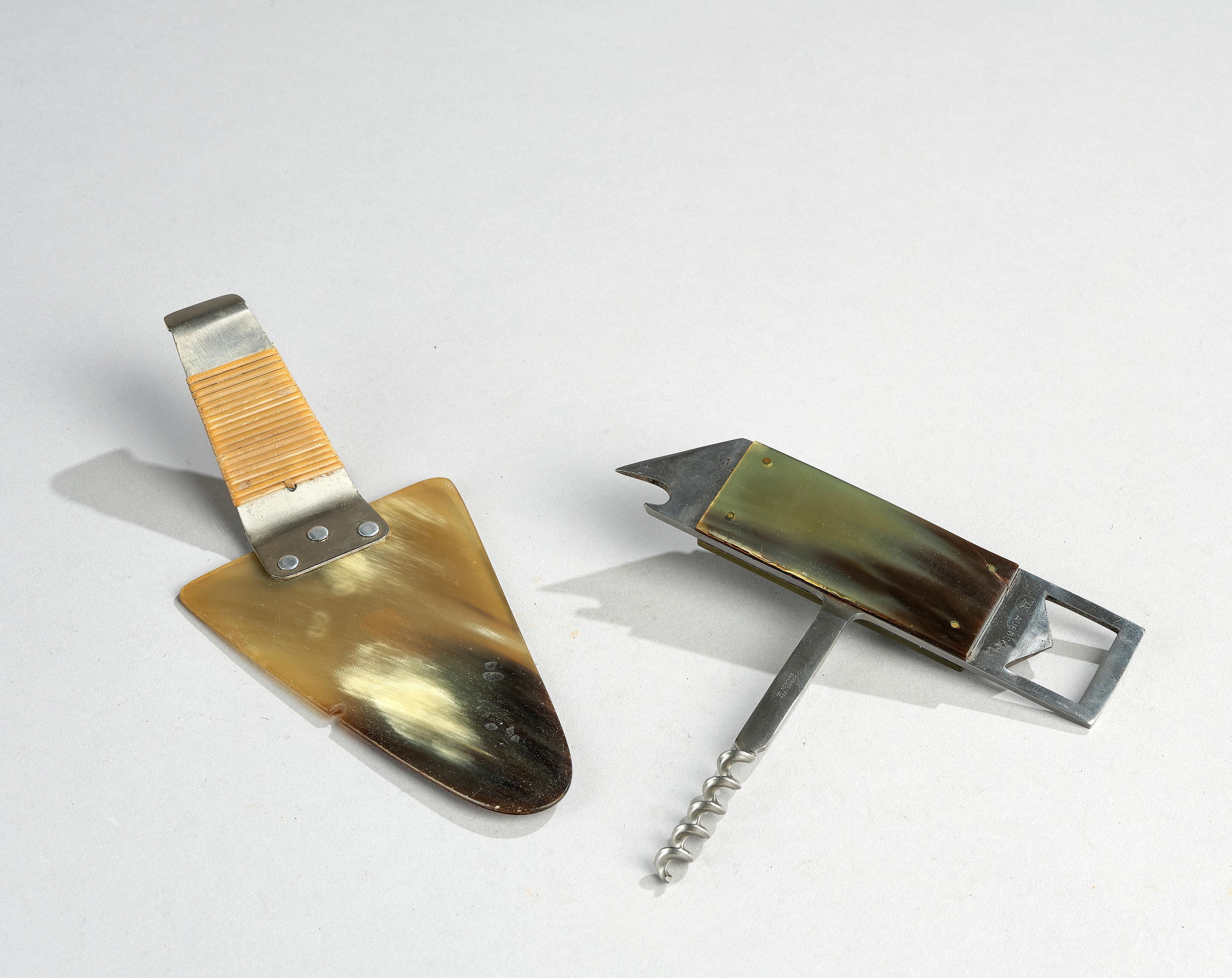Carl Auböck II | Carl Auböck, Korkzieher, Dosenlocher und Flaschenöffner Barboy, Modellnummer: 4707 und Tortenheber Horn, Modellnummer: 4767, Wien, um 1955 (1925 - 1975)