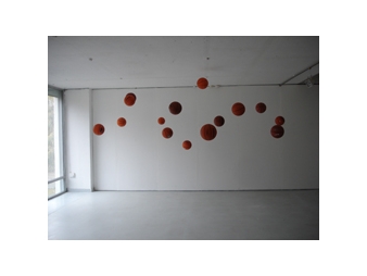 Untitled (Floating Balls) - Quentin Armand