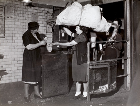 METRO LES HALLES by Robert Doisneau, 1950