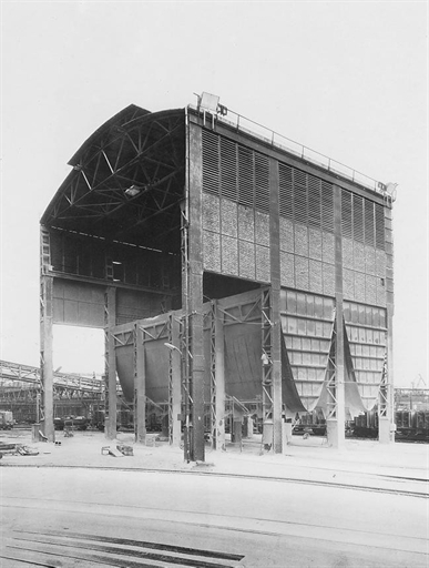 5 Ansichten eines Kalksilos in Duisburg-Ruhrort by Bernd & Hilla Becher, 1970-1975