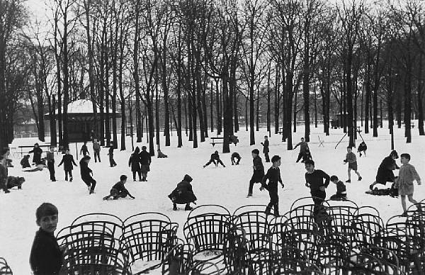 Edouard Boubat | Première Neige - Jardin du Luxembourg, Paris (1956 ...