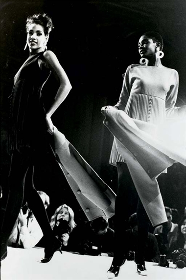 One woman looking at another by Zoe Leonard, 1990