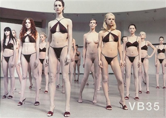 Vanessa Beecroft | VB35 (performance del 1998) (1999) | MutualArt