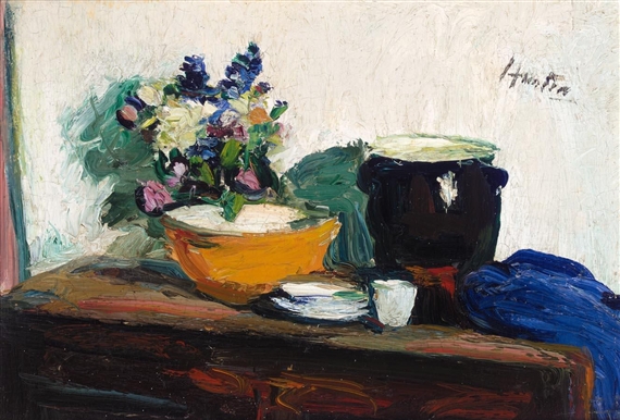 KITCHEN TABLE WITH SPRING FLOWERS