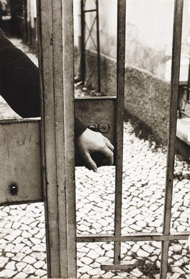 Work- 32 (Entreda 1) by Helena Almeida, 1977