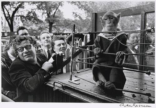 Les Animaux Supérieurs by Robert Doisneau, 1954